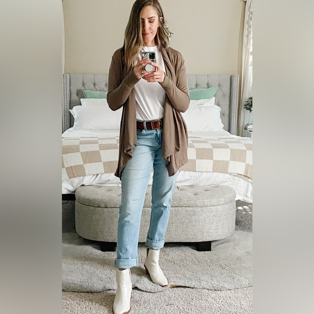 Old Navy Women's Mid Rise Wow Boyfriend Jeans | Light Wash Straight Leg Jeans